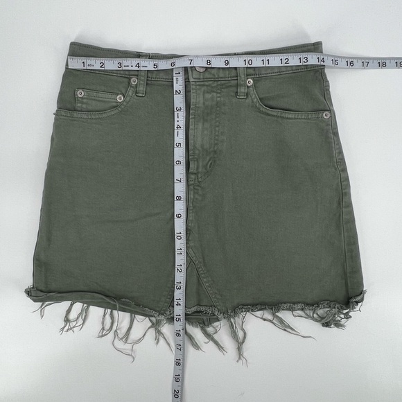 GAP Denim Sage Green Frayed Hem Jean Mini Skirt Size 27 Women’s - Picture 5 of 7